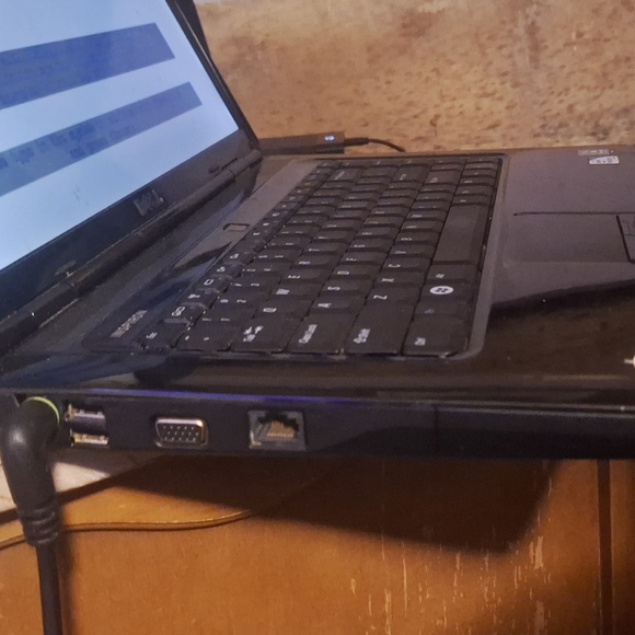 DELL Laptop purple with 15inch screen - Picture 4 of 5